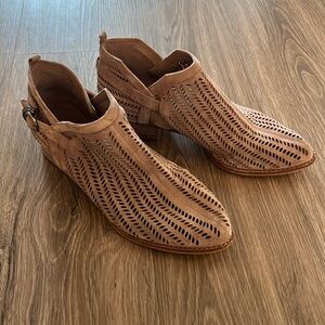 Vince Camuto tan suede booties